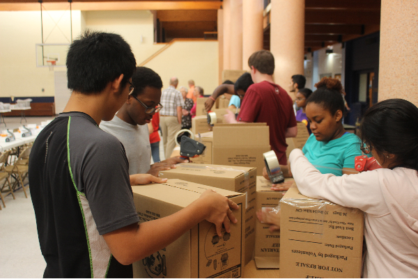 Students packing boxes (pictured L to R: JJ Seid, Greg Billingsley, Anjeli Hoskins, Shuchi Patel)