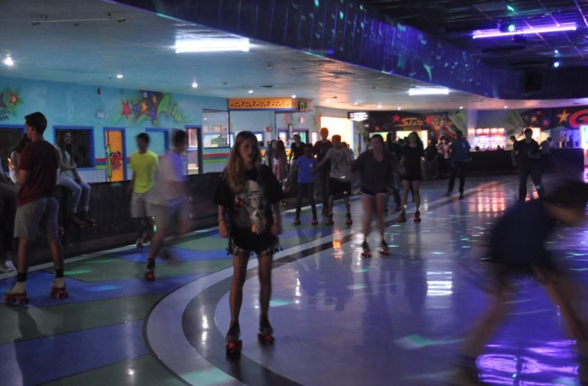 MSMS+seniors+enjoy+a+skate+night+with+friends+at+the+local+Skate+Zone.+