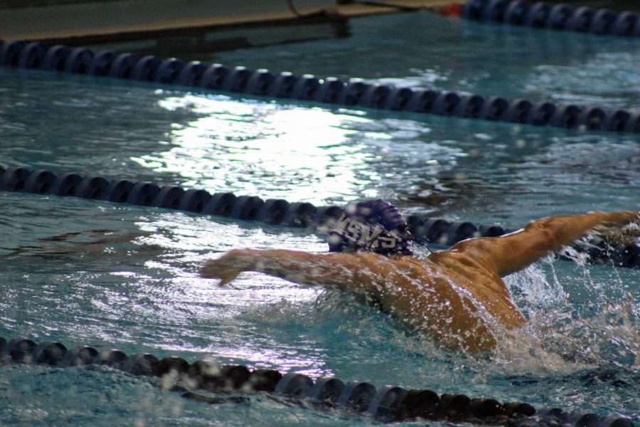 Cale Upton starts off his 200M Individual Medley with a strong 50M Butterfly.