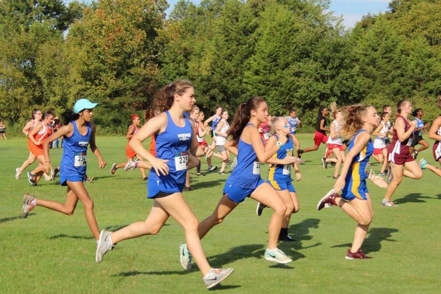 Hailey+Desai%2C+Grace-Anne+Beech%2C+and+Linda+Arnoldus+begin+their+5k+race+together.