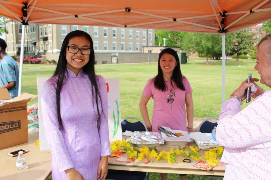 Gina Nguyen and Hua Chen presents VIetnam's booth.