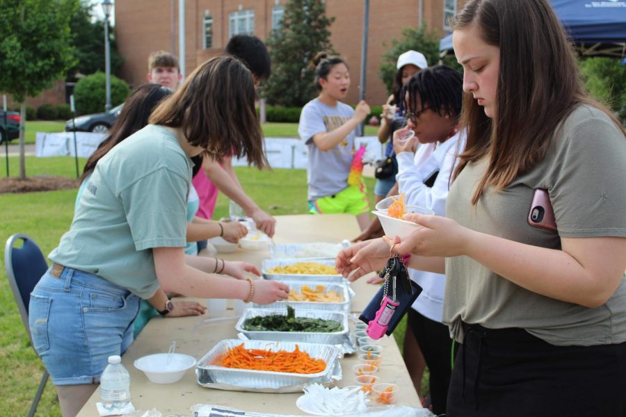 Students line up to make bibimbap, a Korean dish.