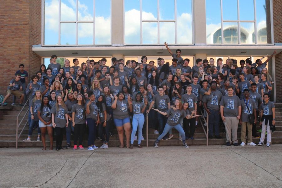 The Class of 2021 gather in front of Hooper Academic Building for a class photo sporting the new "I am MSMS" t-shirts.