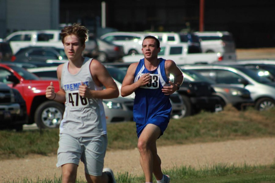 Senior Eli Dosda keeps his breath even has he enters the second mile.