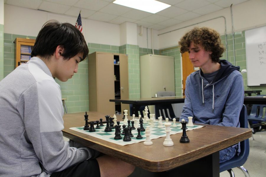 Josh Murphy and Max Dobbs face off in another round.