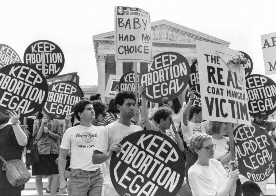 Pro-choice+and+anti-abortion+demonstrators+outside+the+Supreme+Court+in+1989%2C+Washington+DC.