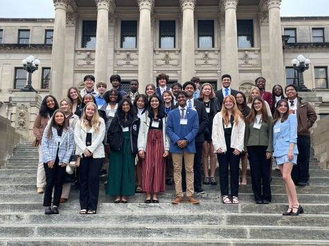 MSMS juniors and seniors pose on steps of MS Capitol.