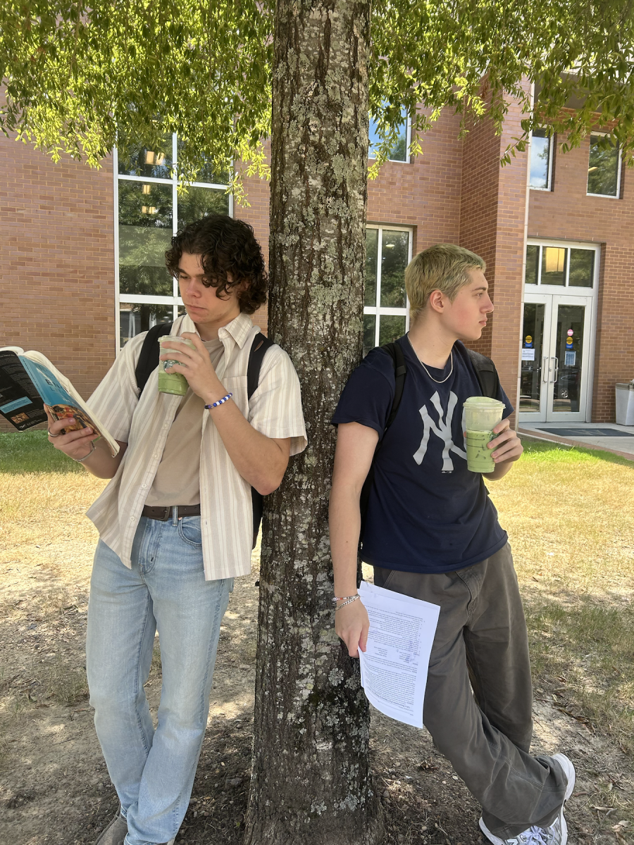 Seniors Allen Lewis, left, and Nicolas Palagi take time to reflect outdoors. Photo by Eduardo Gonzalez-Orozco.